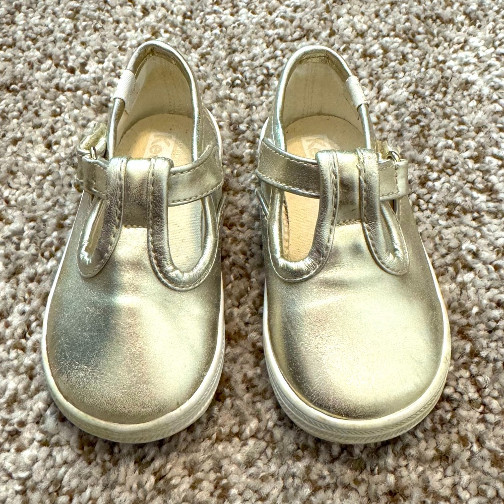 Keds Daphne T-strap, gold size 4⭐️ barely worn
